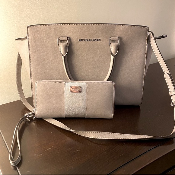 Michael Kors Selma Messenger & Wallet EUC